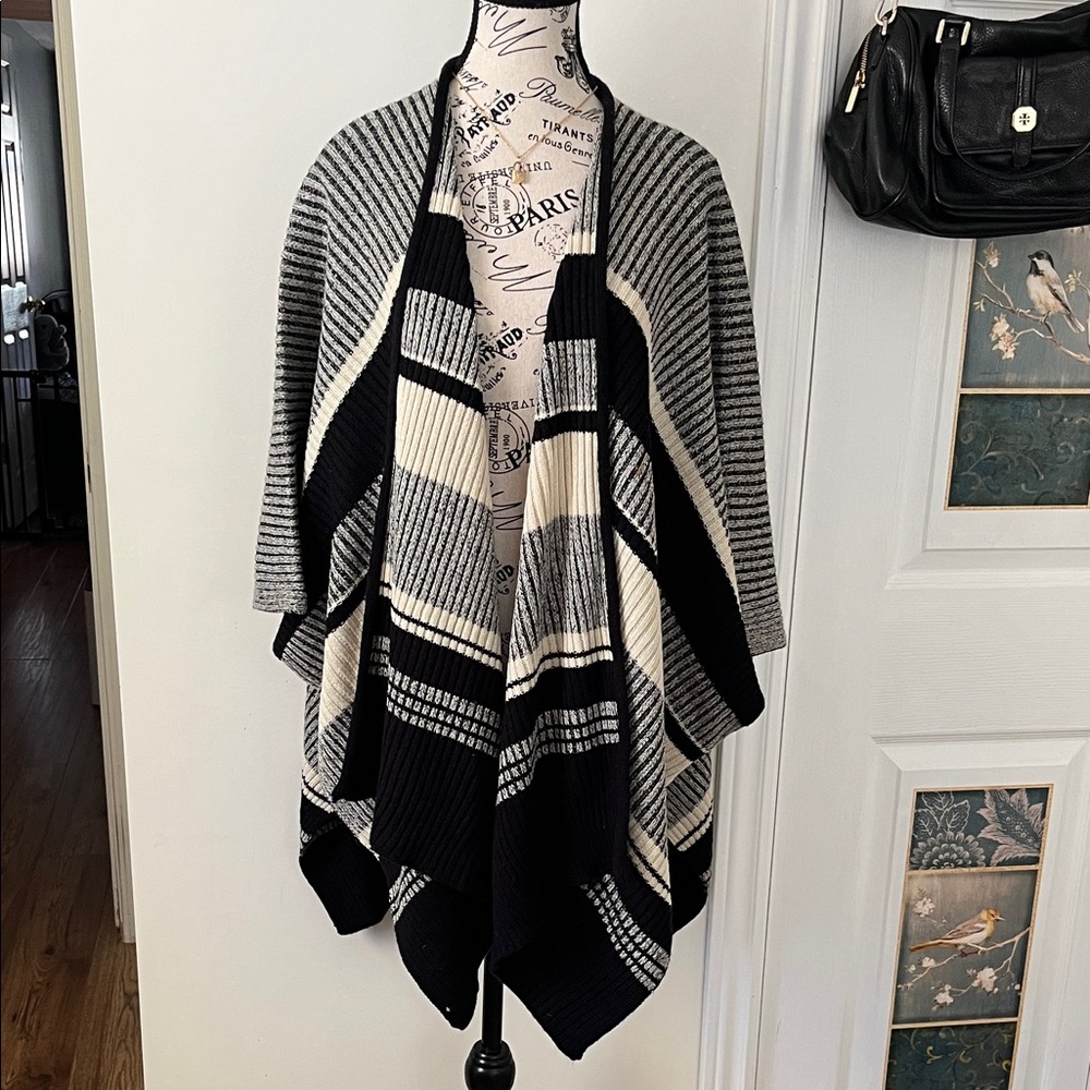 💗Cejon Black and White Striped Sweater Wrap